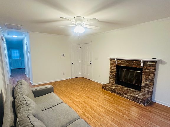 5th image of 118 Carriage House Trl