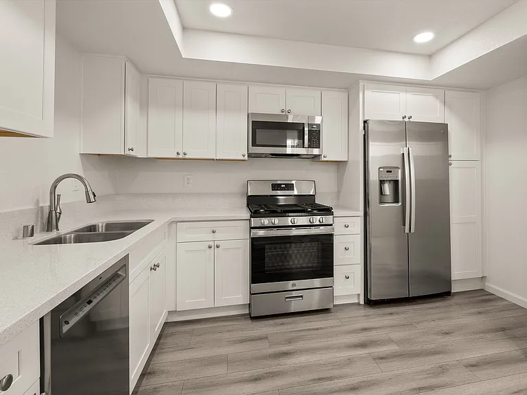 750 Rialto St — Photo 16