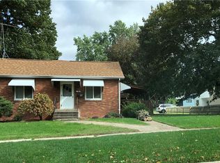 906 E 3rd St, Pella, IA 50219