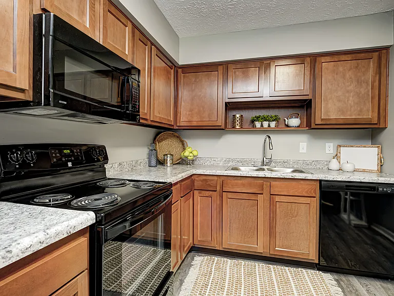 Ivy Knoll Apartments — Photo 17