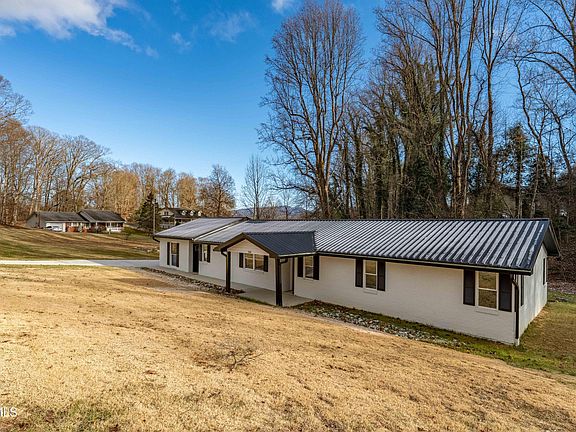 5th image of 104 Pritchard Dr