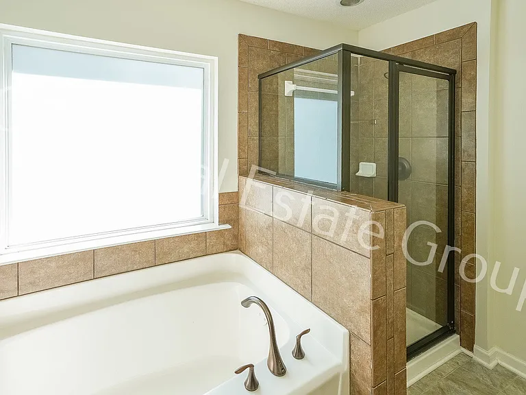 467 Colonial Walk — Photo 25