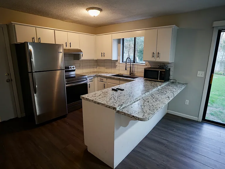 188 Moreland Ave — Photo 2