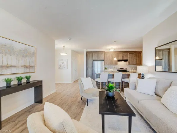 155 Thomas Slee Dr #3A, Kitchener, ON N2P 0J8