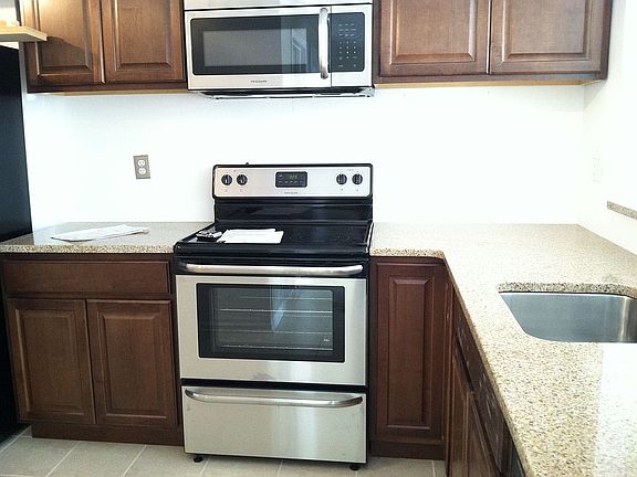 5th image of 50 Whitechurch Ct