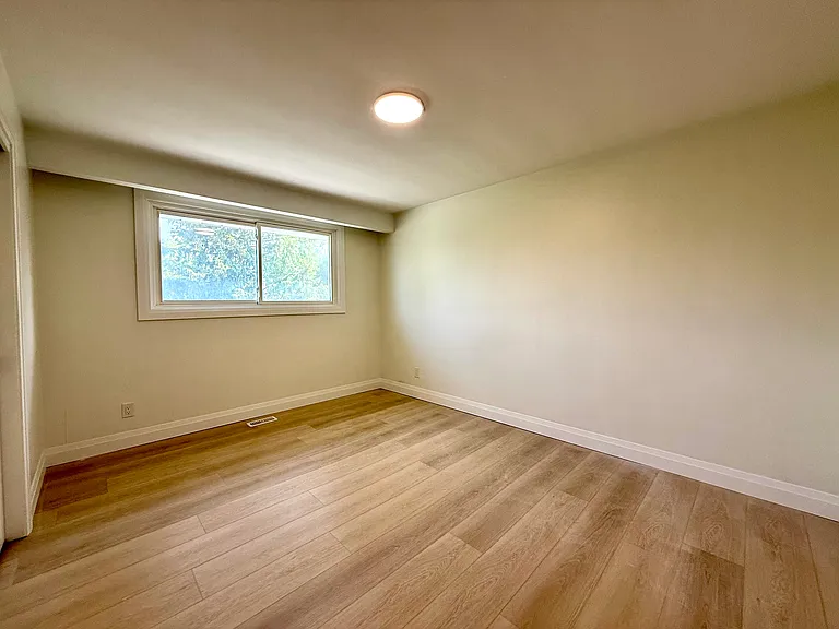 25 Meadowbrook Cres #1 — Photo 19