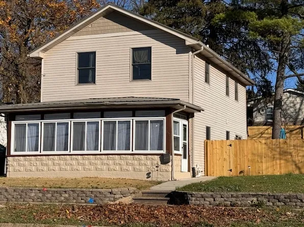 112 S River St, Batavia, IL 60510