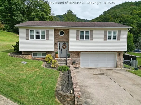 105 Hickory Rd, Glasgow, WV 25086