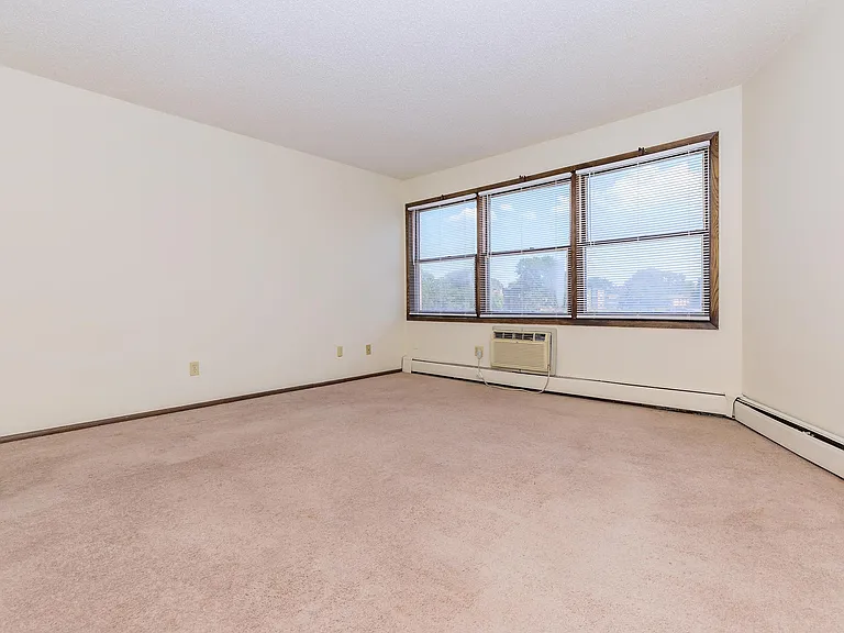 Southgate Apartments — Photo 49