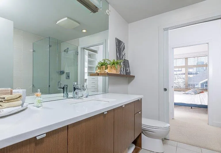 323 20th Ave SW #402 — Photo 21