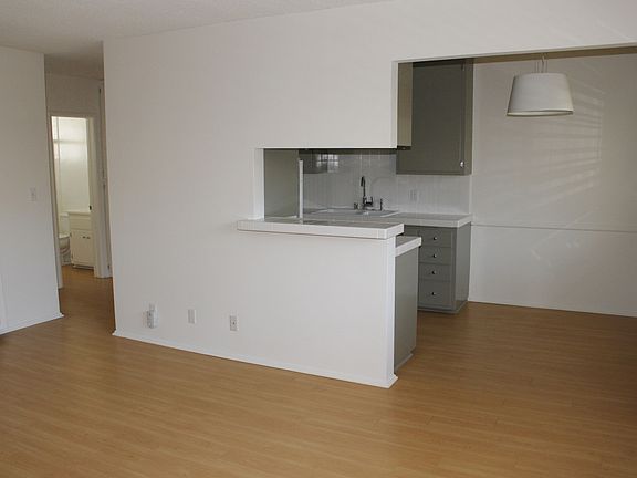 3rd image of 1439 S Saltair Ave APT 10