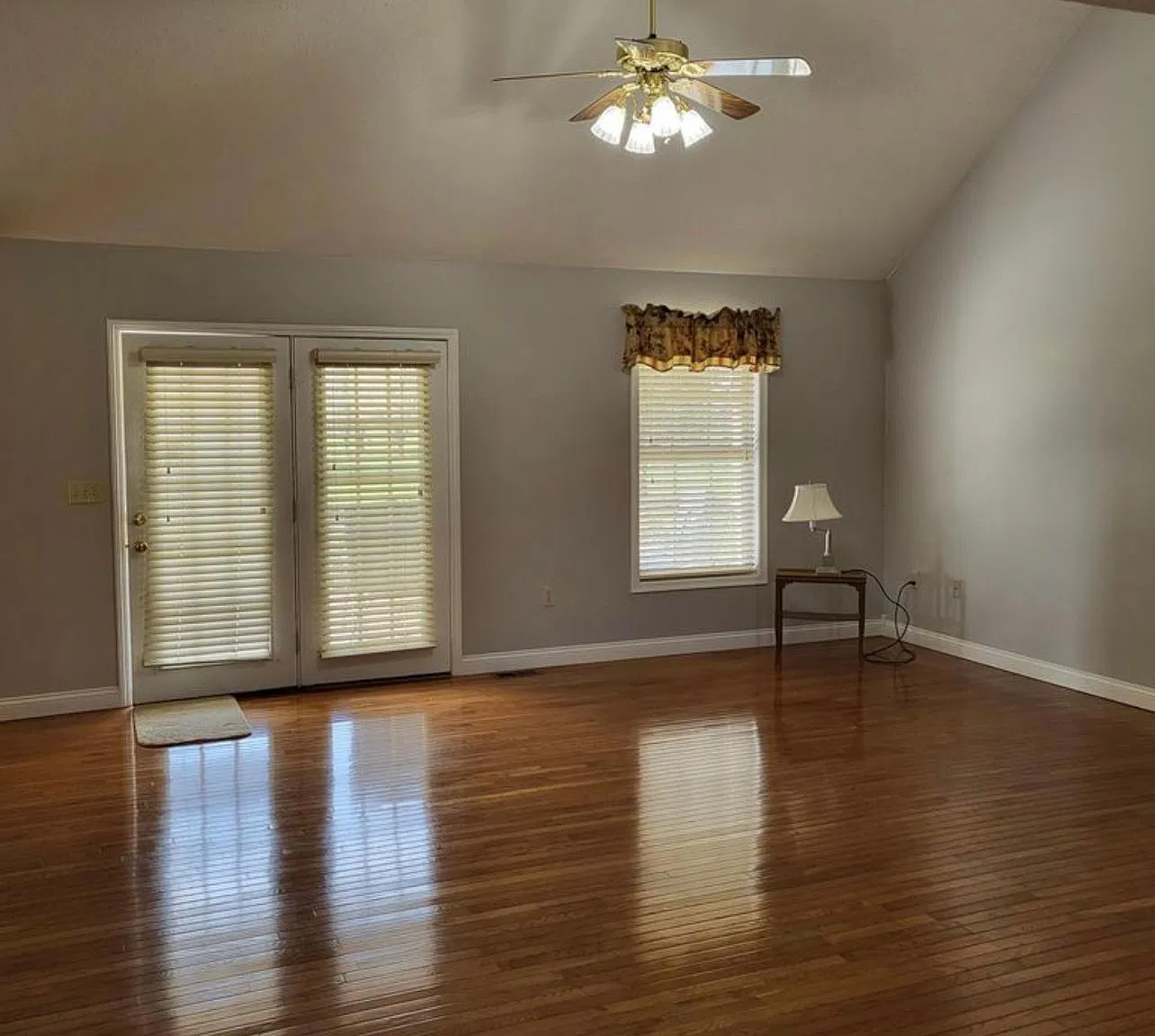 135 Kirkwood Dr — Photo 2