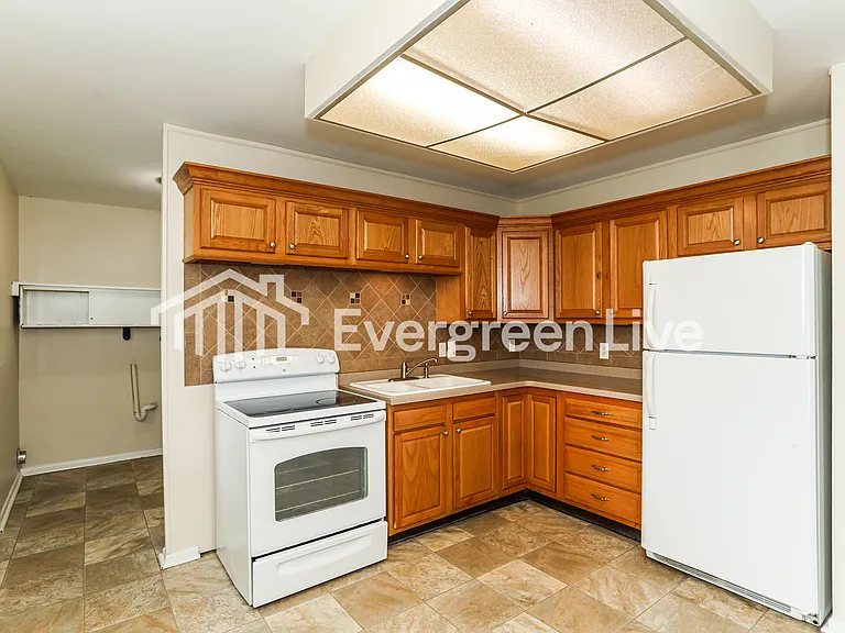 10728 Valiant Dr — Photo 6