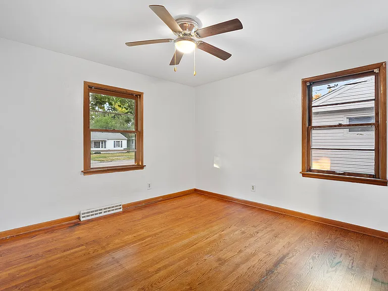 2412 Midway Dr — Photo 4