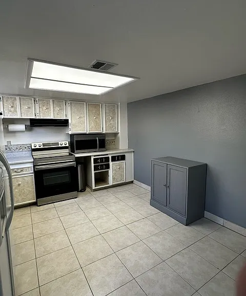 458 Las Casitas Way — Photo 6