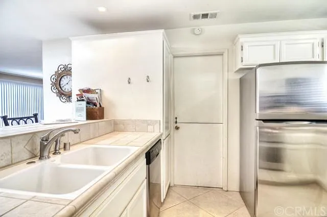 331 E Bluebell Pl — Photo 7