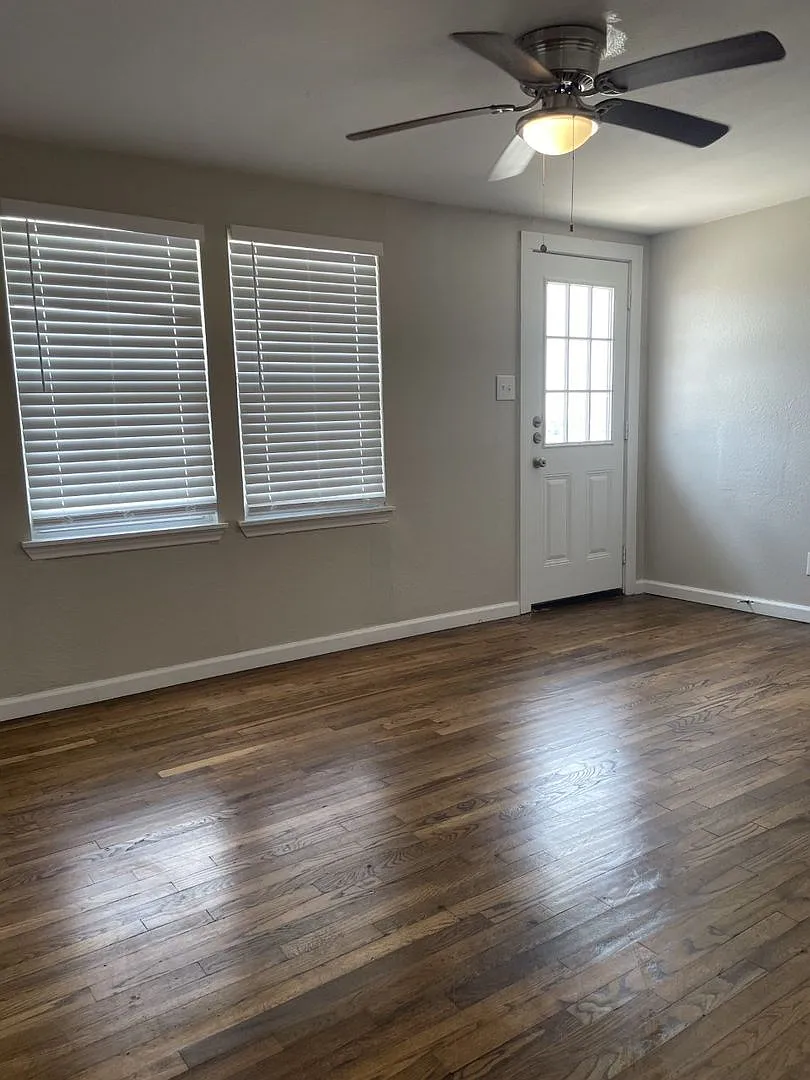 Reduced Deposit and Free Weeks! Updated 2BR w/ Granite Counters, Wood Floors & Prime Location Nea... — Photo 3