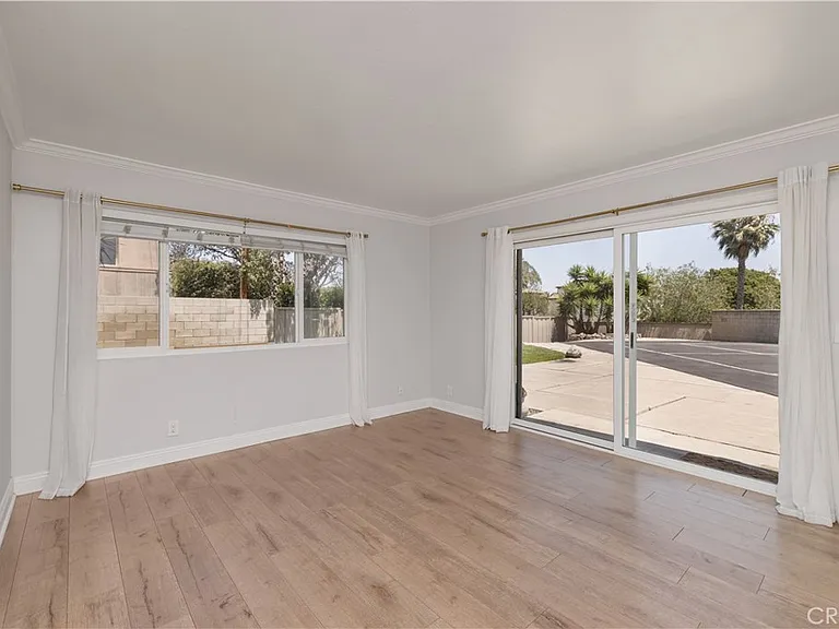 2336 La Linda Pl — Photo 16