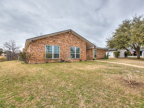 2nd image of 3201 Timber Ridge Dr