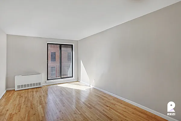 Rented by REZI | media 10