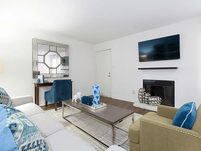 Regency Park Apartment Homes — Photo 14