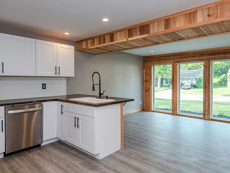 2821 Blackhawk Rd — Photo 9