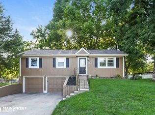3028 S 14th St, Leavenworth, KS 66048