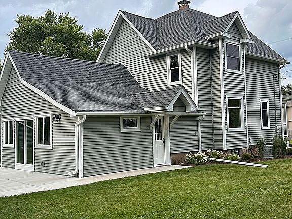 3rd image of 324 Maple St