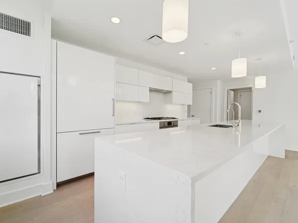 9 Avenue At Port Imperial image 13 of 47