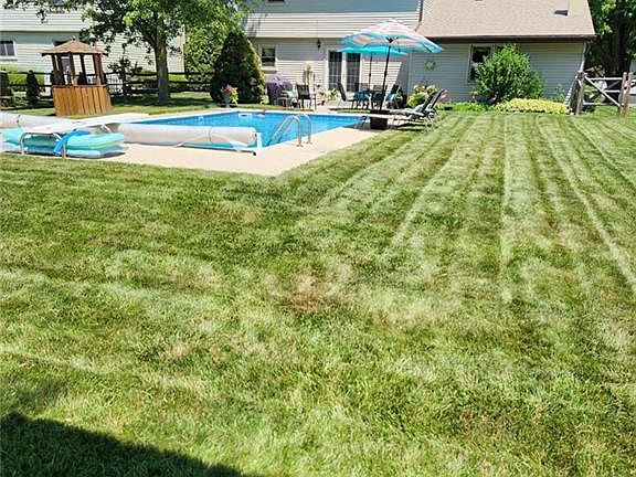 3rd image of 7047 Crosscreek Dr