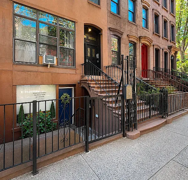 444 W 51st St #F3 — Photo 11
