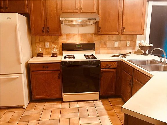 4th image of 3012 Vineyard Way SE