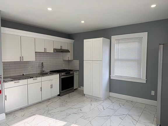 4th image of 225 E 19th St #2