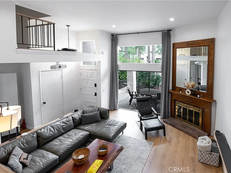 21500 Califa St — Photo 1
