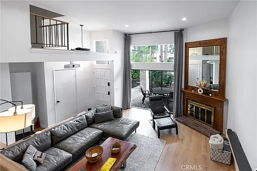 21500 Califa St Photo 1