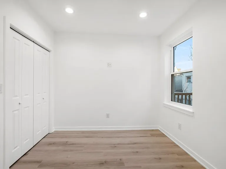 2230 Christian St #2 — Photo 12