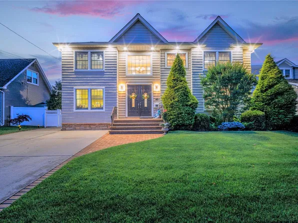 46 W Henrietta Avenue, Oceanside, NY 11572