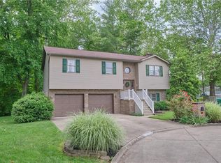 121 Sterling Dr, Hurricane, WV 25526
