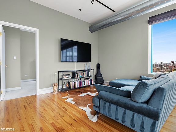 4th image of 920 W Madison St APT 901W