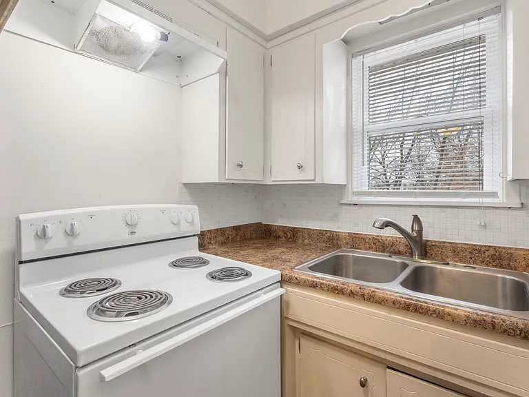 936 E Walnut St #1 — Photo 26
