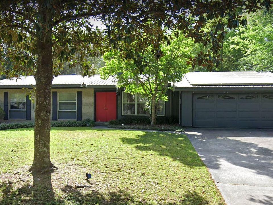 Front view of home
