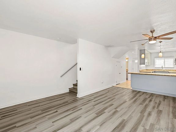 4th image of 851 S Mollison Ave Unit 33