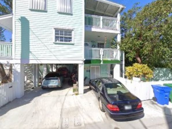 1608 Dennis St