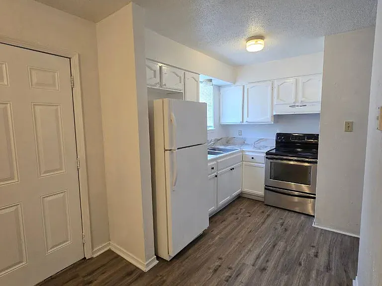 308 Duke Dr #B — Photo 5