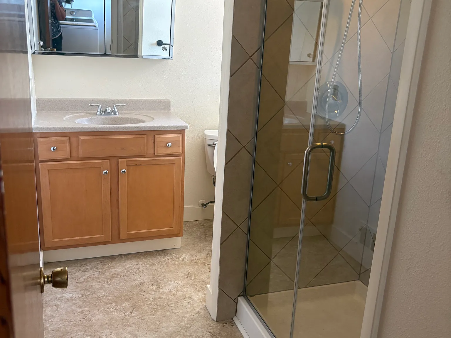 4 bed, 2.5 bath, 2300 sqft, $3,500 — Photo 4