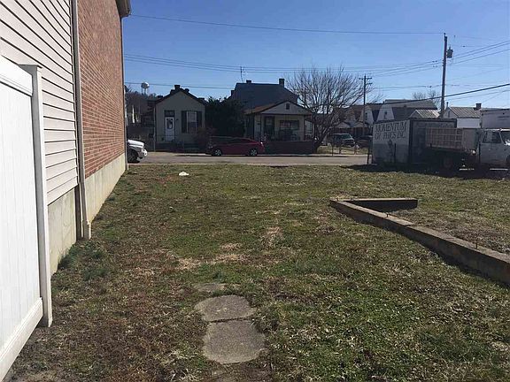 3rd image of 433 Lindsey St