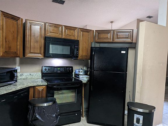 4th image of 1104R Camden Way
