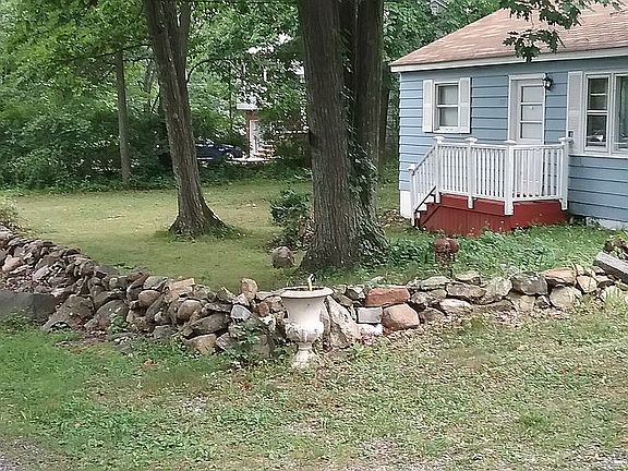 2nd image of 305 Hemlock Dr