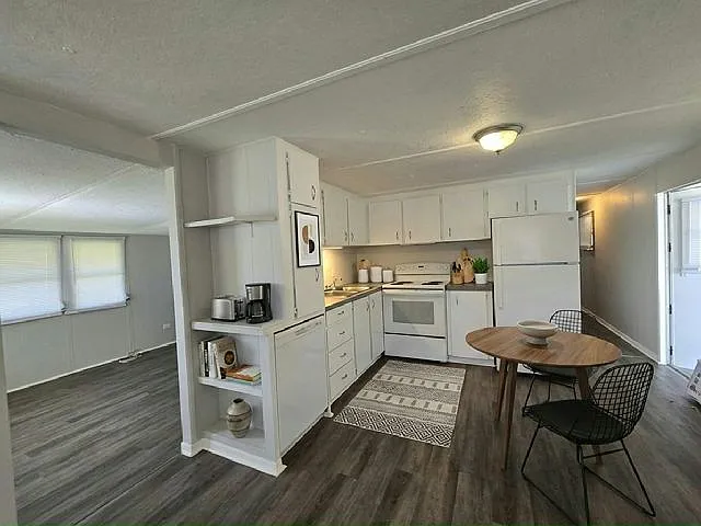 Building Photo - 105 48th Avenue Ter W #256