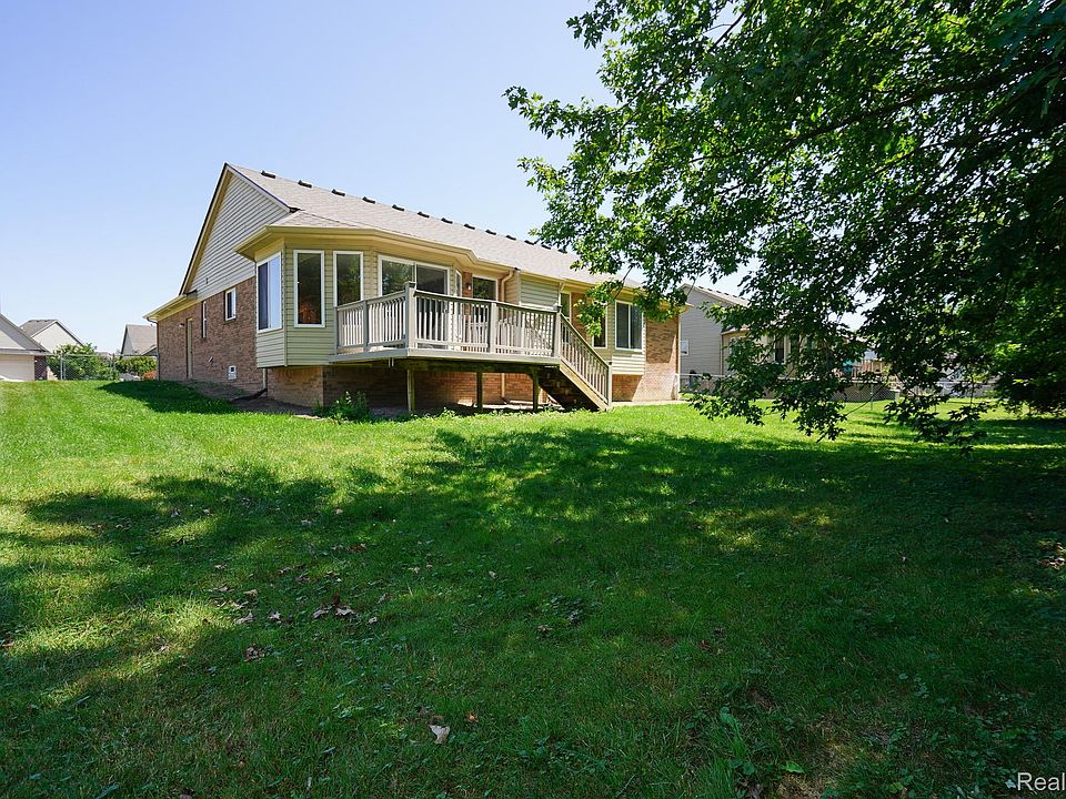 51819 Kings Pointe Dr, photo 5